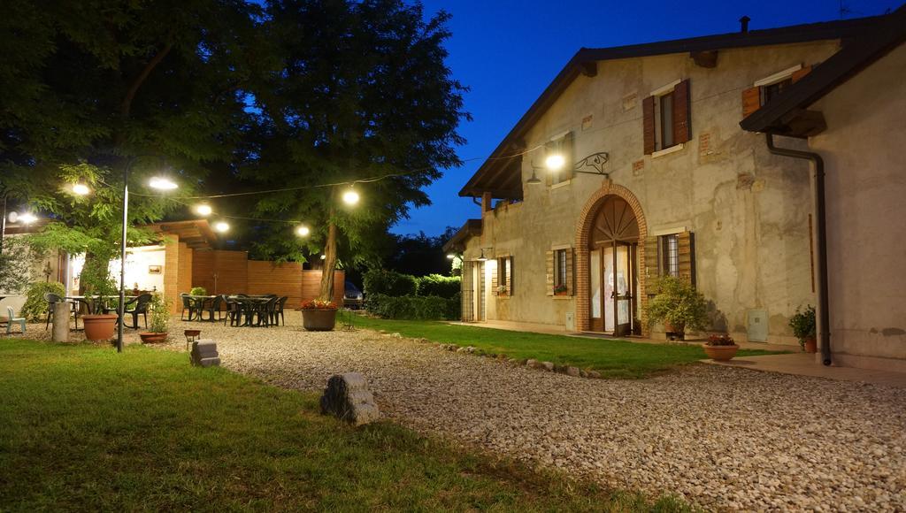 Agriturismo Fior Di Pesco Hotel ซอมมาคัมปาญา ภายนอก รูปภาพ